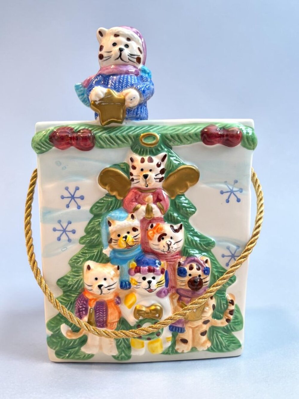 GAC 1999 Hand-Painted Ceramic Christmas Cat Figurine Vase With Rope Handle  Deco